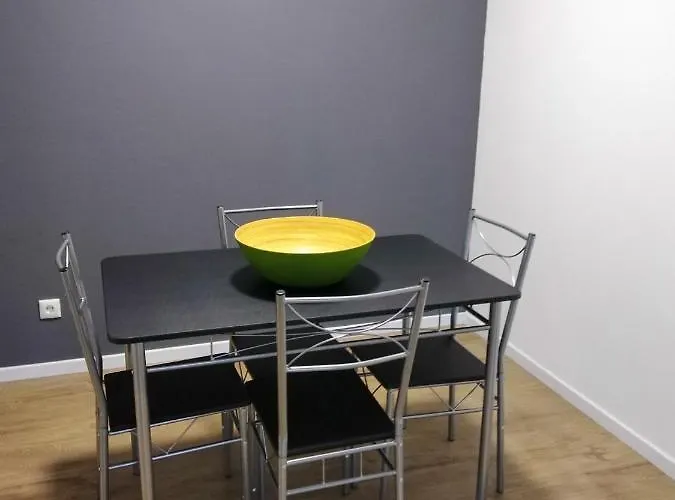 Schoene, Gemuetliche Moeblierte 2 Zi In Rgb Apartament Ratyzbona