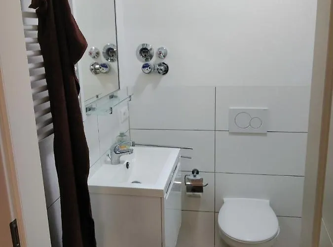 Schoene, Gemuetliche Moeblierte 2 Zi In Rgb Lejlighed