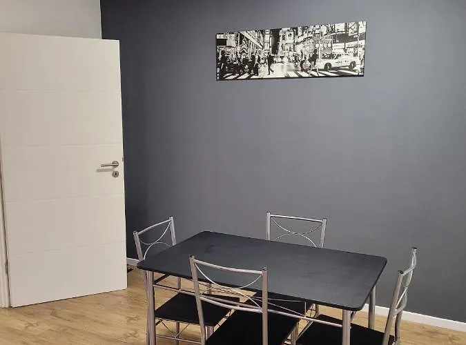 Schoene, Gemuetliche Moeblierte 2 Zi In Rgb Lejlighed *